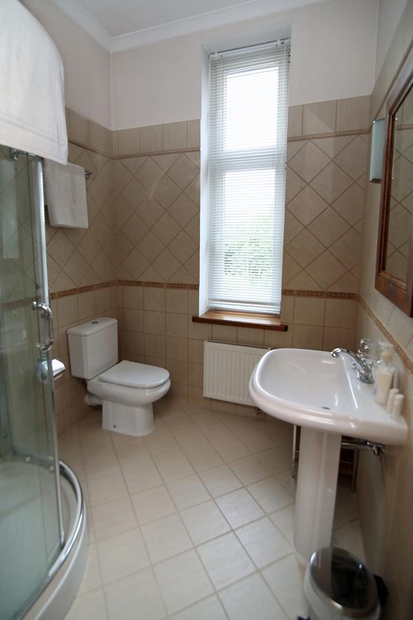 Dwor Bieland Bed & Breakfast Elblag Exterior photo