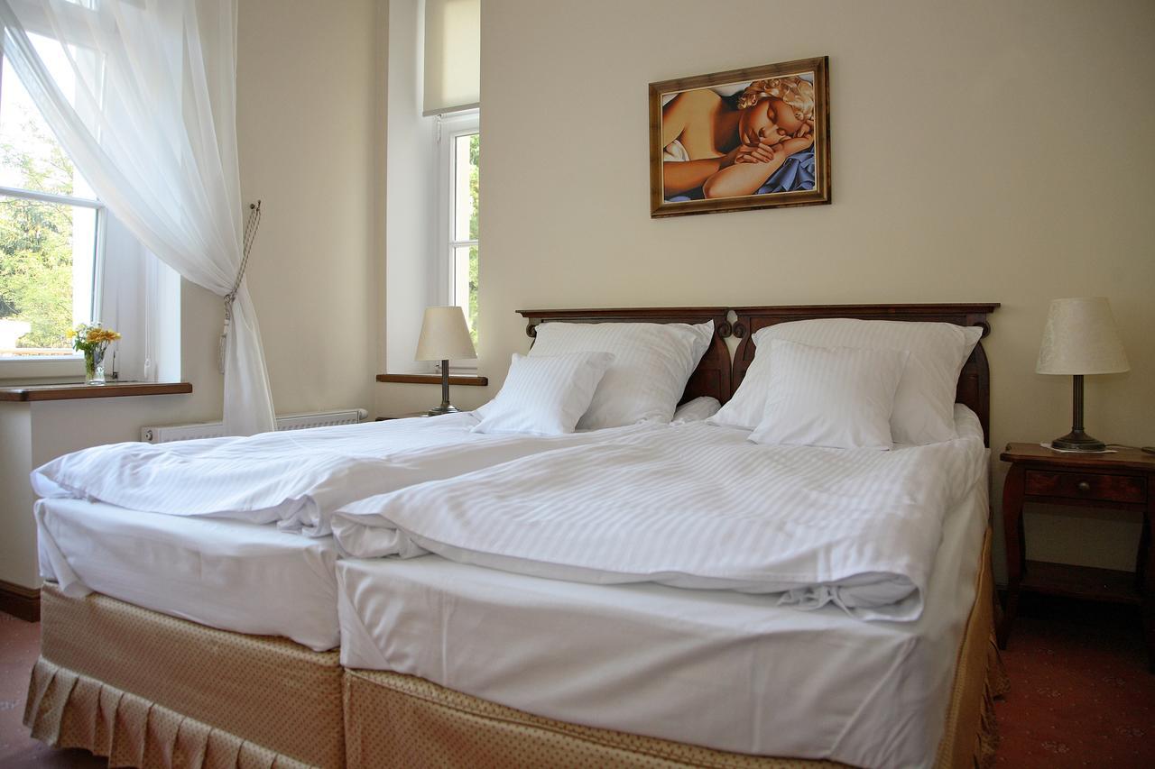 Dwor Bieland Bed & Breakfast Elblag Exterior photo