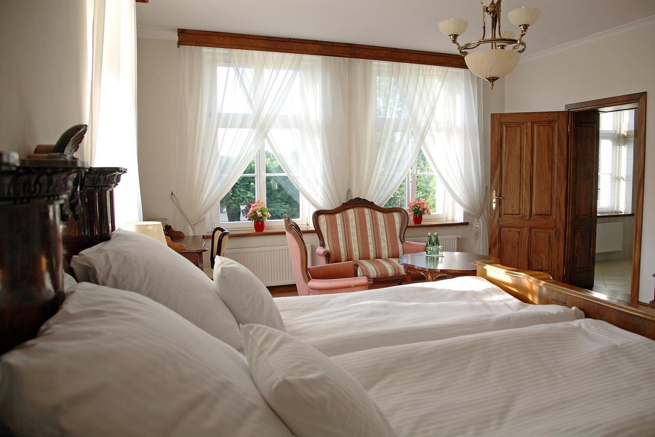 Dwor Bieland Bed & Breakfast Elblag Exterior photo